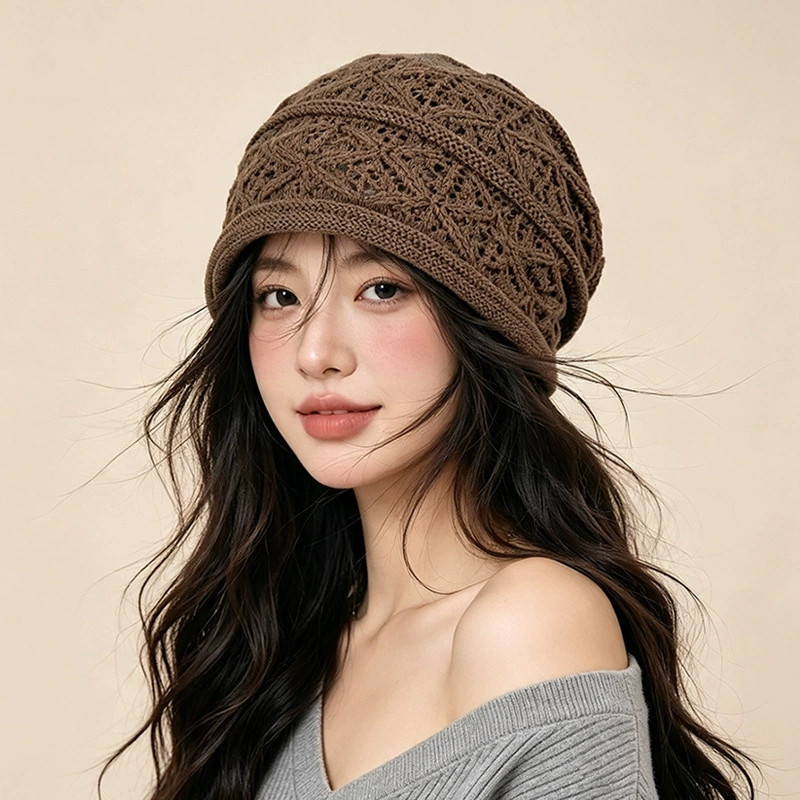 女性用、袖口が絞られた、穴あきデザインの、ゆったりとしたシル - Beanie Cuffed Knit のレビューと価格