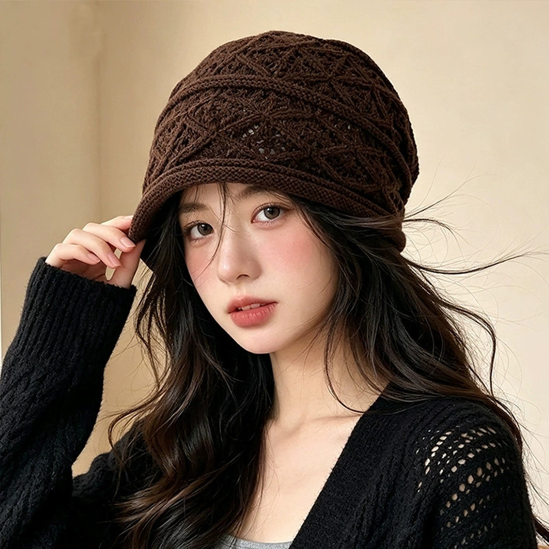 女性用、袖口が絞られた、穴あきデザインの、ゆったりとしたシル - Beanie Cuffed Knit のレビューと価格